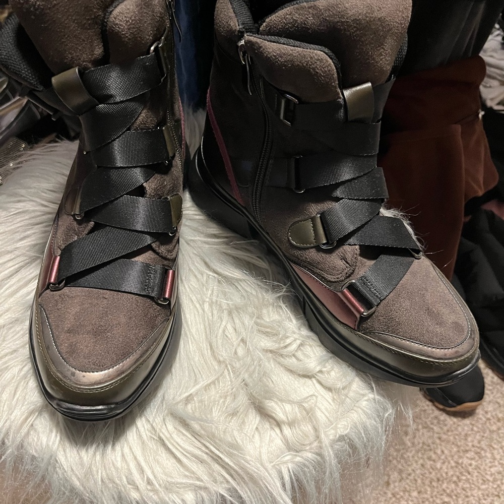 DSW Boots - Picture 6 of 6